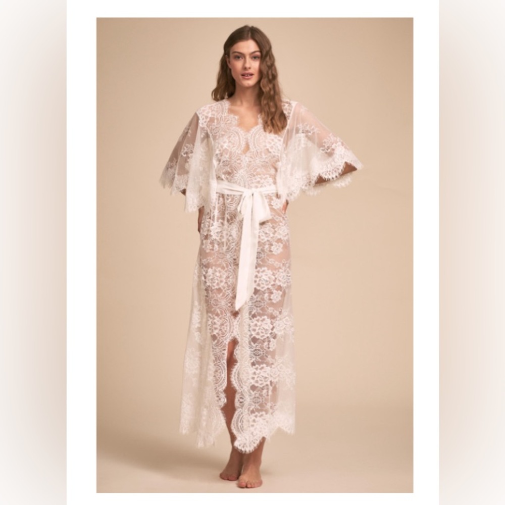 Homebodii Kassiah Kimono Lace Robe Ivory Small bridal